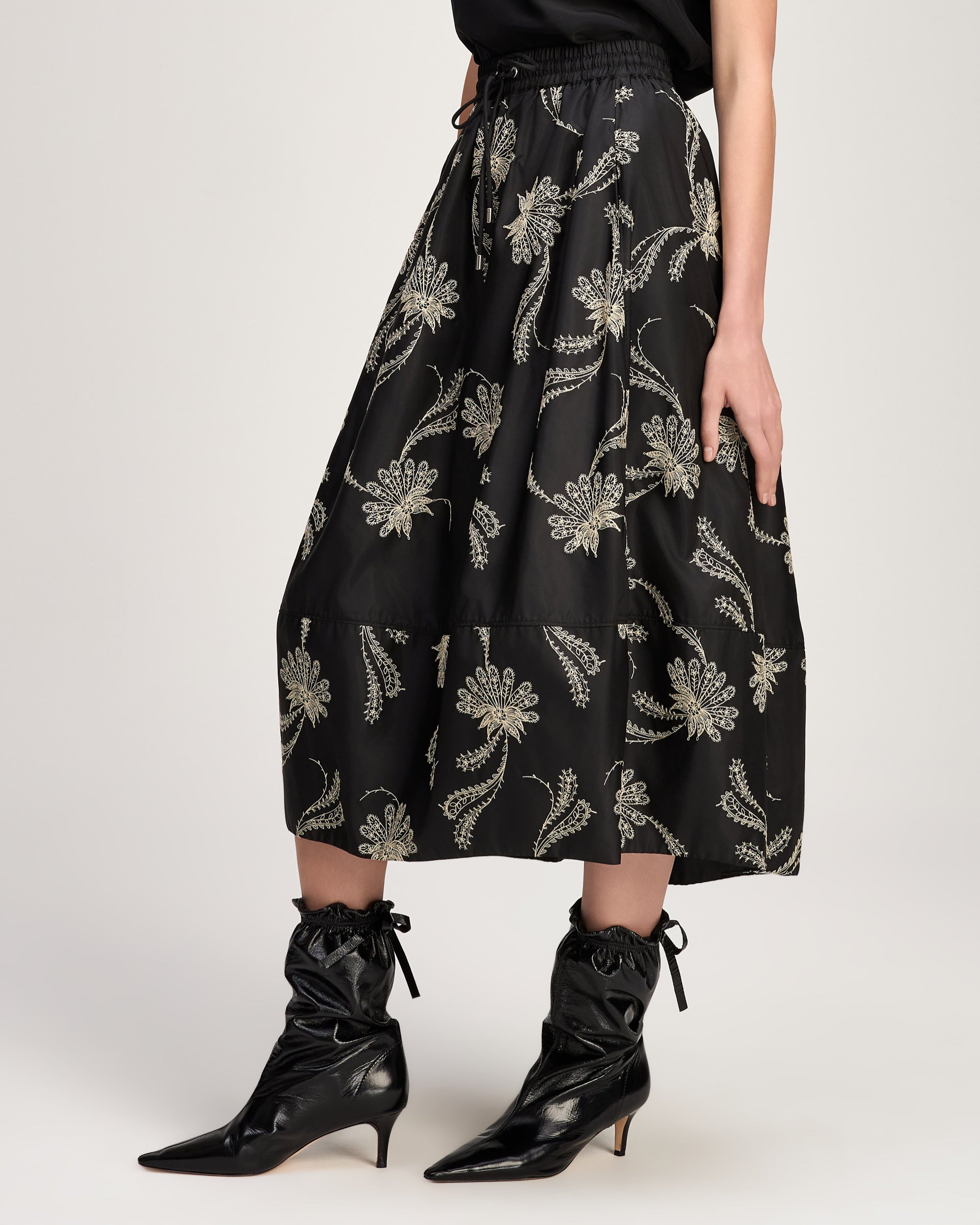 Paisley Fan Embroidered Sirani Skirt