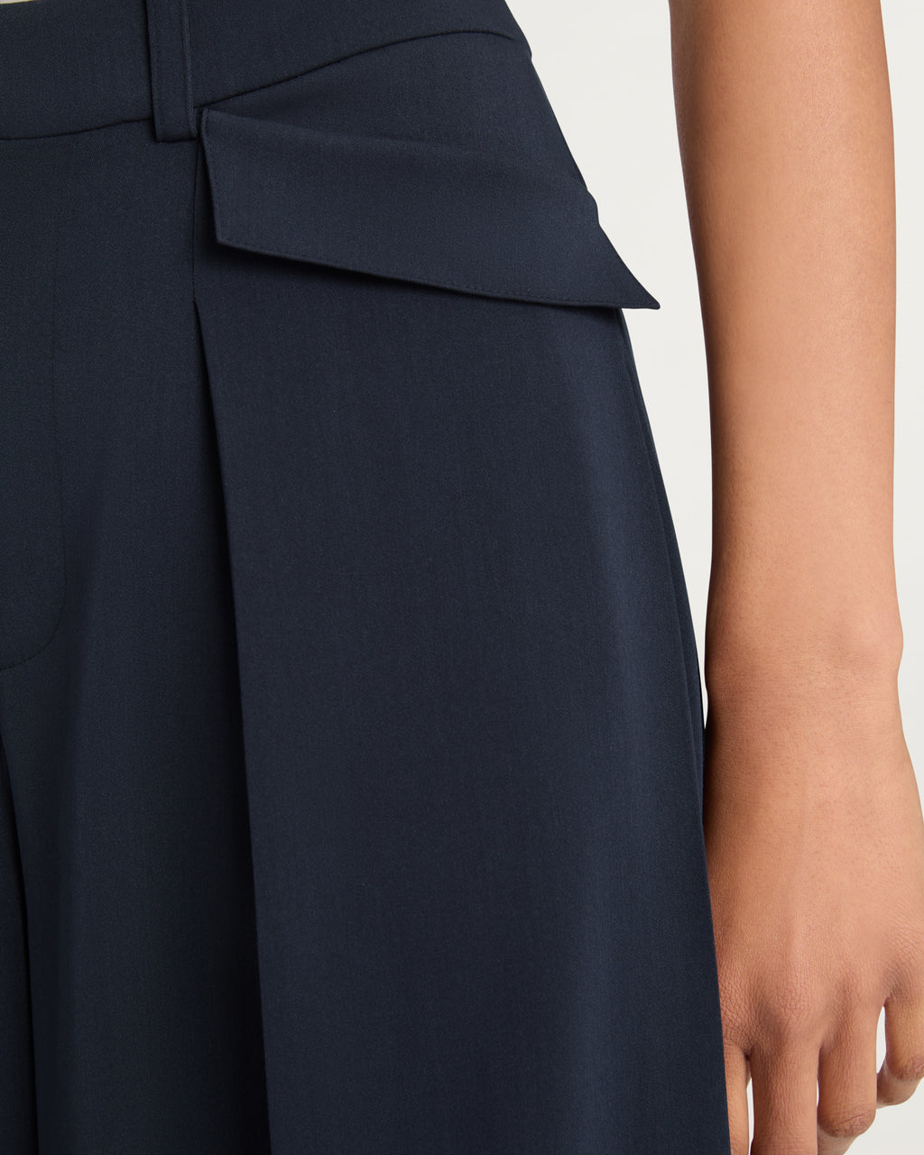 Leora Pant