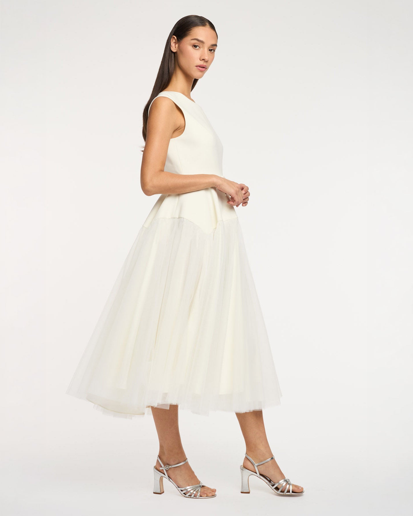 cinq a sept white dress Emmie Gown 10 / Ivory Casual dresses Find a front porch and a cold drink because they both pair perfectly with this deeply charming midi dress. Beaut en Blanc Cinq